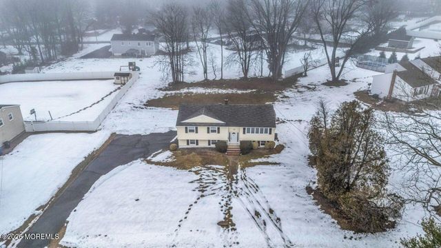 6 Highview Circle, Middletown, NJ 07748