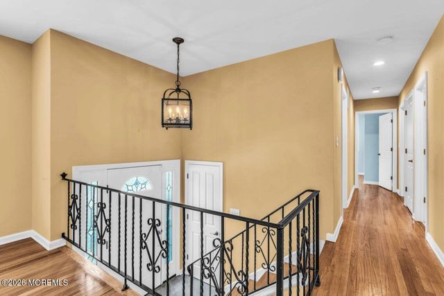 6 Highview Circle, Middletown, NJ 07748