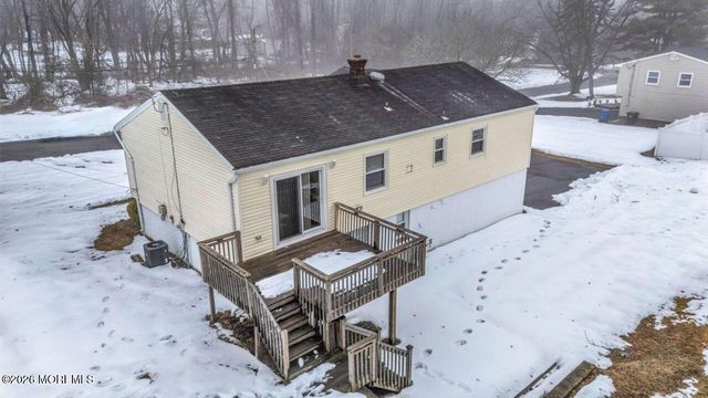 6 Highview Circle, Middletown, NJ 07748