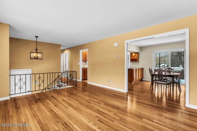 6 Highview Circle, Middletown, NJ 07748