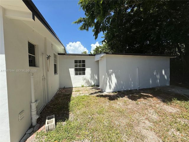 5264 NE 15th Ave, Pompano Beach, FL 33064