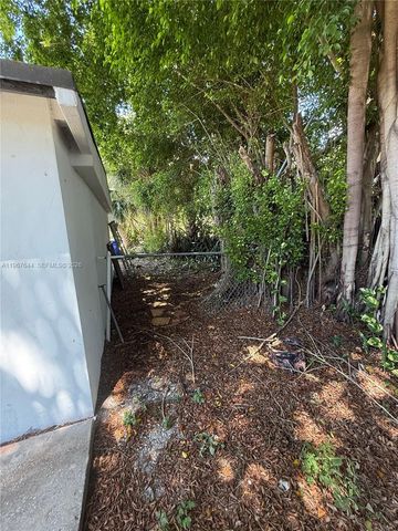 5264 NE 15th Ave, Pompano Beach, FL 33064