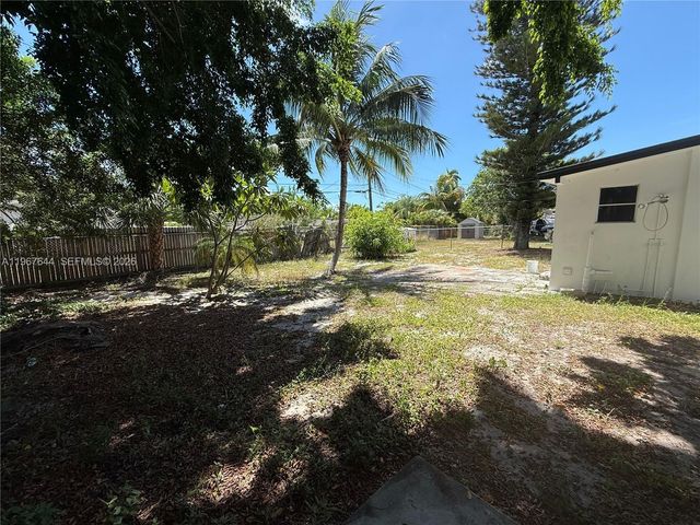 5264 NE 15th Ave, Pompano Beach, FL 33064