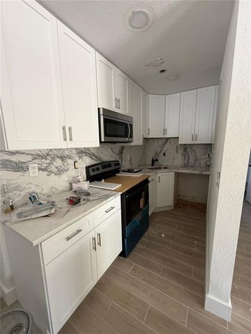 5264 NE 15th Ave, Pompano Beach, FL 33064