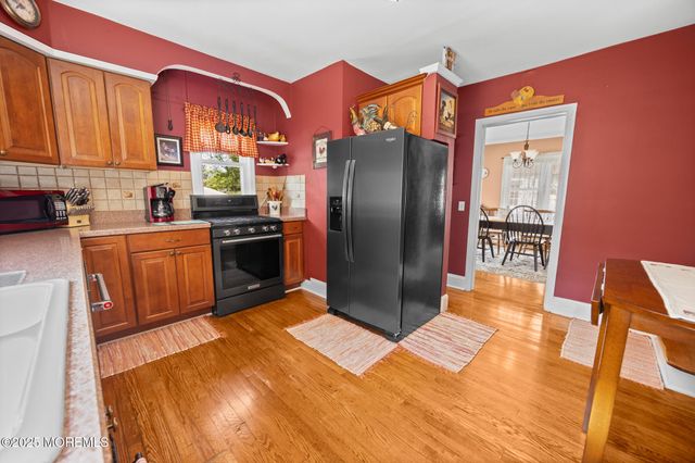 10 Fulton Street, Freehold, NJ 07728