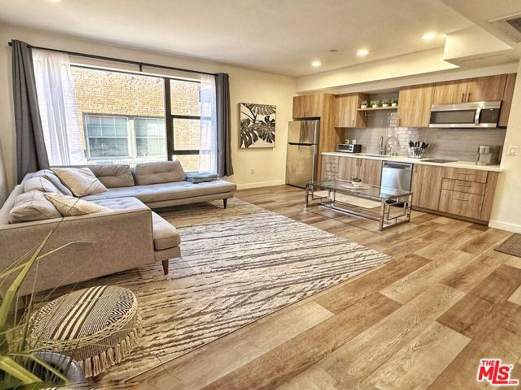 723 S St Andrews Place 312, Los Angeles, CA 90005