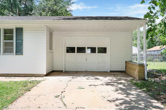 2209 Northview Drive, Manhattan, KS 66502