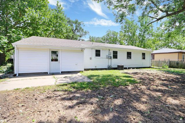 2209 Northview Drive, Manhattan, KS 66502