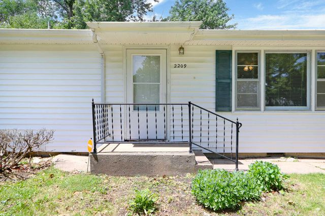 2209 Northview Drive, Manhattan, KS 66502