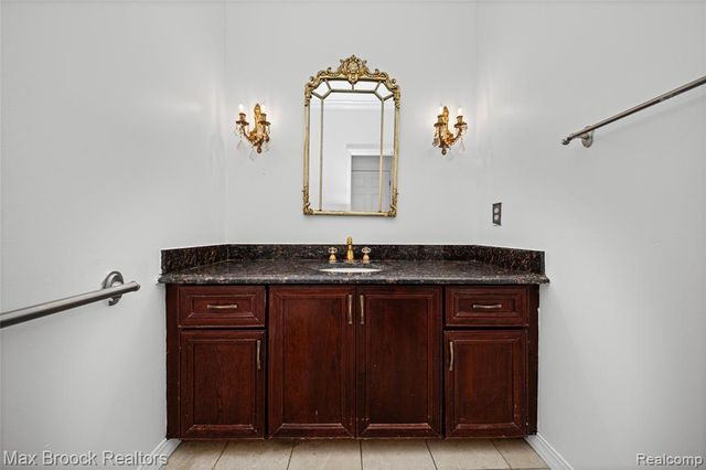 3382 Long Meadow Court, West Bloomfield, MI 48324