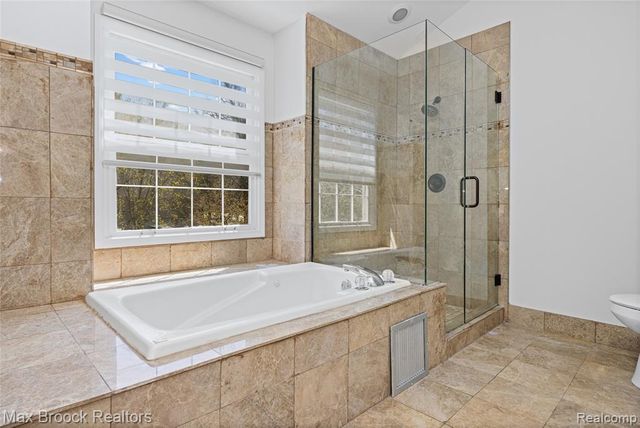 3382 Long Meadow Court, West Bloomfield, MI 48324