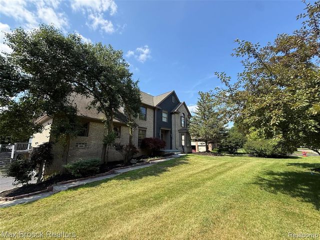 3382 Long Meadow Court, West Bloomfield, MI 48324