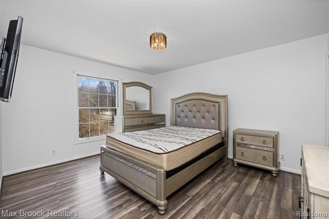 3382 Long Meadow Court, West Bloomfield, MI 48324