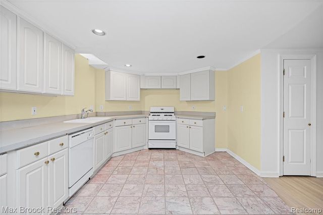 3382 Long Meadow Court, West Bloomfield, MI 48324