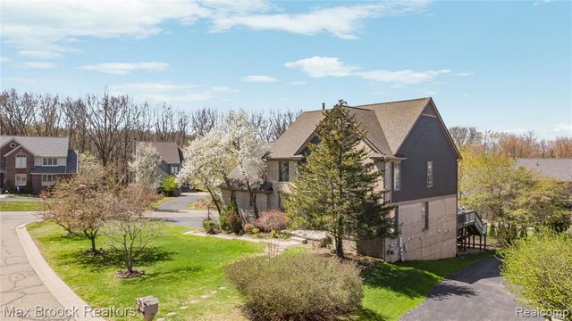 3382 Long Meadow Court, West Bloomfield, MI 48324