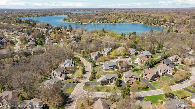 3382 Long Meadow Court, West Bloomfield, MI 48324