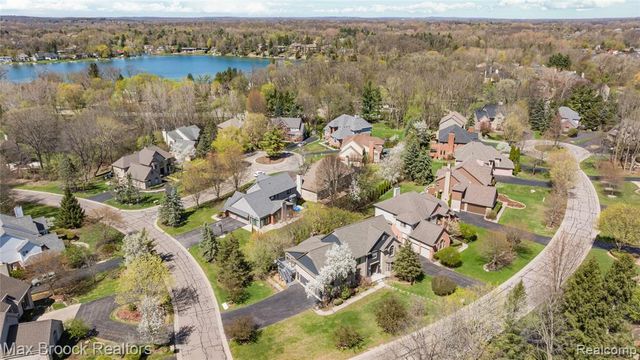 3382 Long Meadow Court, West Bloomfield, MI 48324