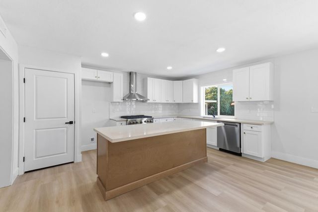 5421 E Liberty Avenue, Fresno, CA 93727
