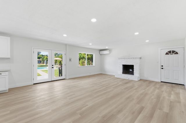 5421 E Liberty Avenue, Fresno, CA 93727