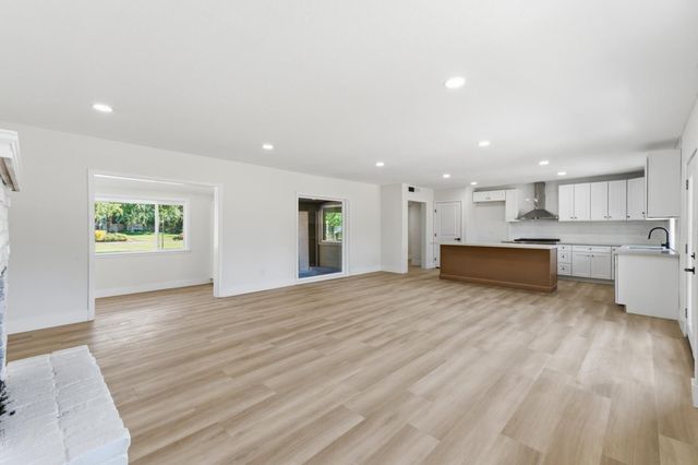 5421 E Liberty Avenue, Fresno, CA 93727