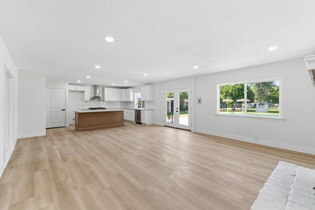 5421 E Liberty Avenue, Fresno, CA 93727
