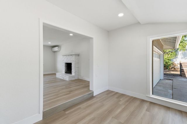 5421 E Liberty Avenue, Fresno, CA 93727