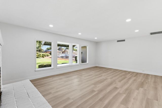 5421 E Liberty Avenue, Fresno, CA 93727