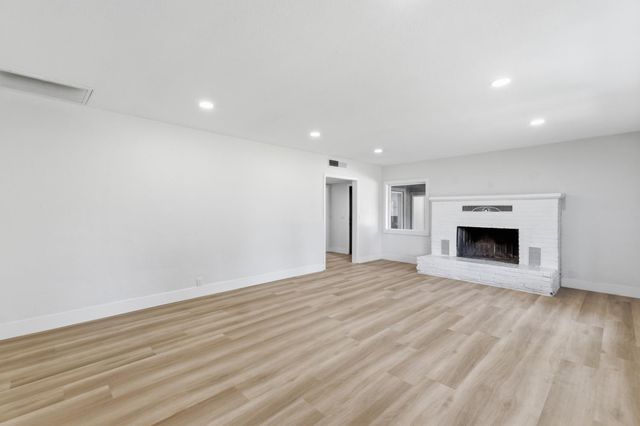 5421 E Liberty Avenue, Fresno, CA 93727