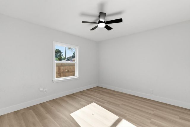 5421 E Liberty Avenue, Fresno, CA 93727
