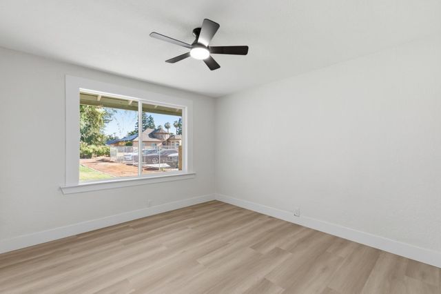 5421 E Liberty Avenue, Fresno, CA 93727