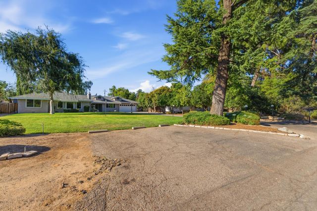 5421 E Liberty Avenue, Fresno, CA 93727