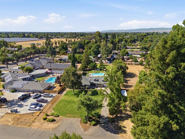 5421 E Liberty Avenue, Fresno, CA 93727