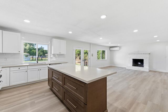 5421 E Liberty Avenue, Fresno, CA 93727