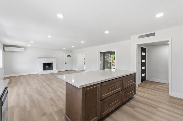 5421 E Liberty Avenue, Fresno, CA 93727