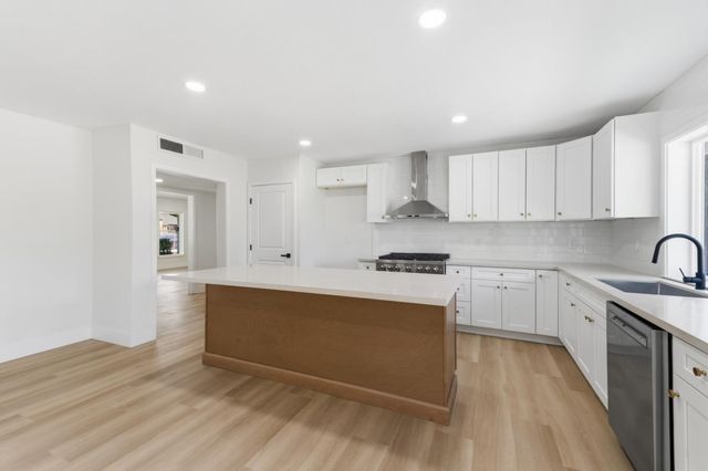 5421 E Liberty Avenue, Fresno, CA 93727
