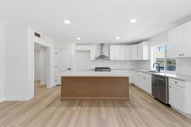 5421 E Liberty Avenue, Fresno, CA 93727