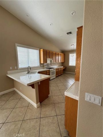 914 Banbury Street, Hemet, CA 92544