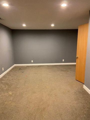 818 Sterling Street S, Maplewood, MN 55119
