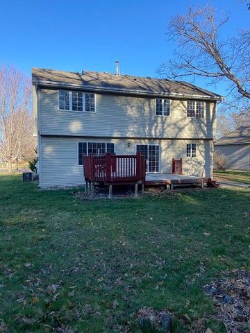 818 Sterling Street S, Maplewood, MN 55119