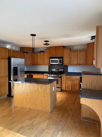 818 Sterling Street S, Maplewood, MN 55119
