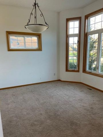818 Sterling Street S, Maplewood, MN 55119