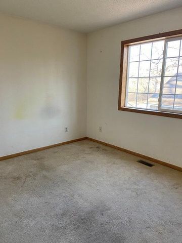 818 Sterling Street S, Maplewood, MN 55119