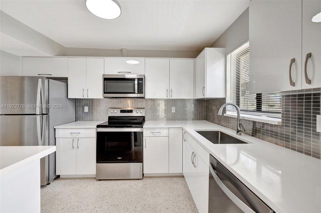 2190 NE 51 ST Court 307, Fort Lauderdale, FL 33308