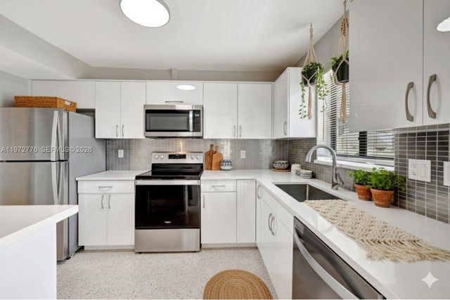 2190 NE 51 ST Court 307, Fort Lauderdale, FL 33308