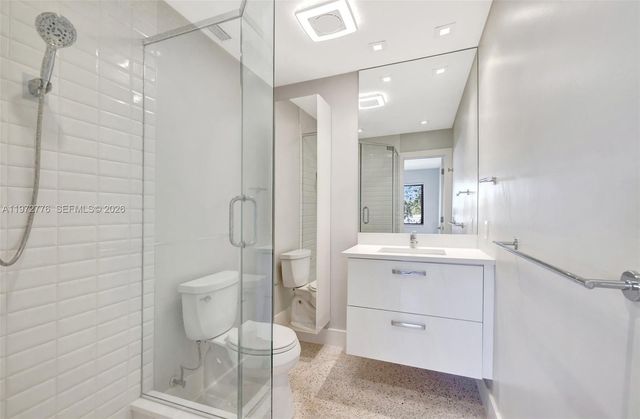 2190 NE 51 ST Court 307, Fort Lauderdale, FL 33308