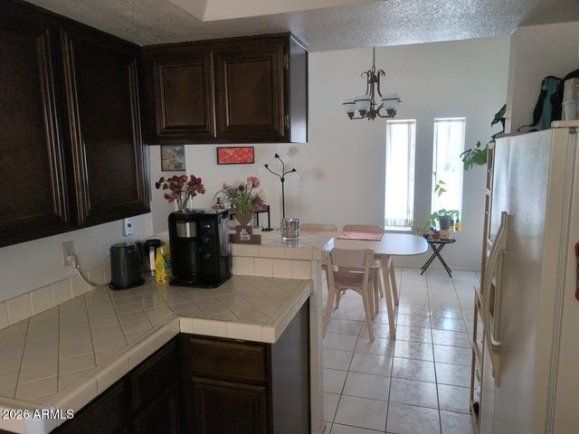 406 W KINGS Avenue, Phoenix, AZ 85023