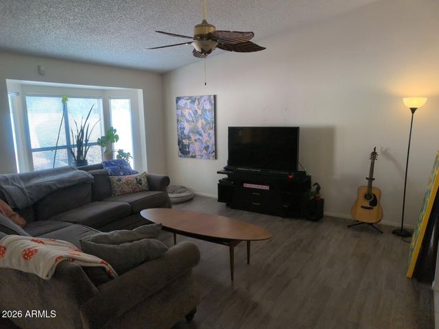 406 W KINGS Avenue, Phoenix, AZ 85023