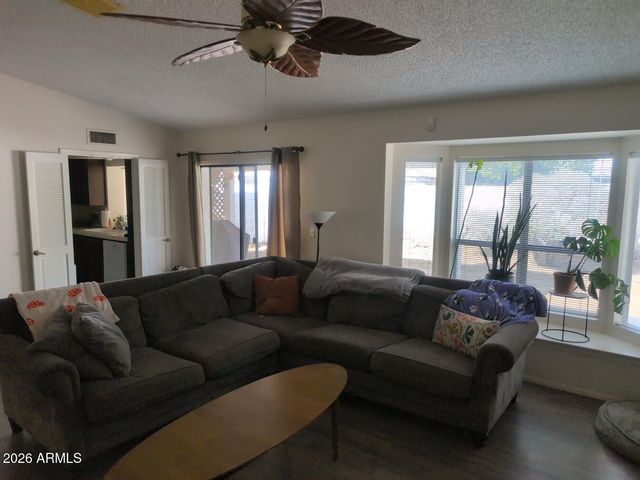 406 W KINGS Avenue, Phoenix, AZ 85023