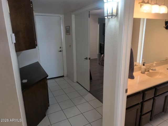 406 W KINGS Avenue, Phoenix, AZ 85023