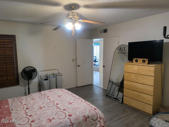 406 W KINGS Avenue, Phoenix, AZ 85023